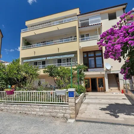 Beach Apartments Apartment Makarska
