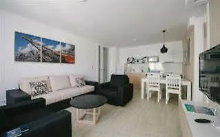 Beach Apartments *