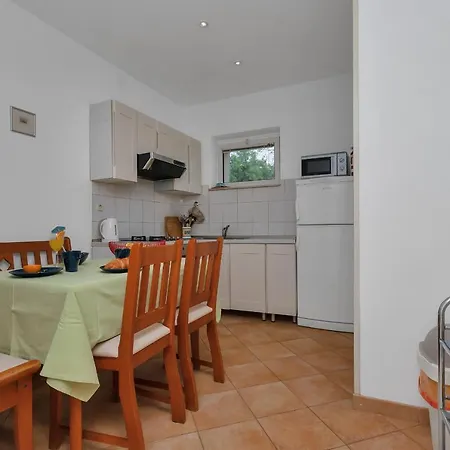 Beach Apartments * Макарська